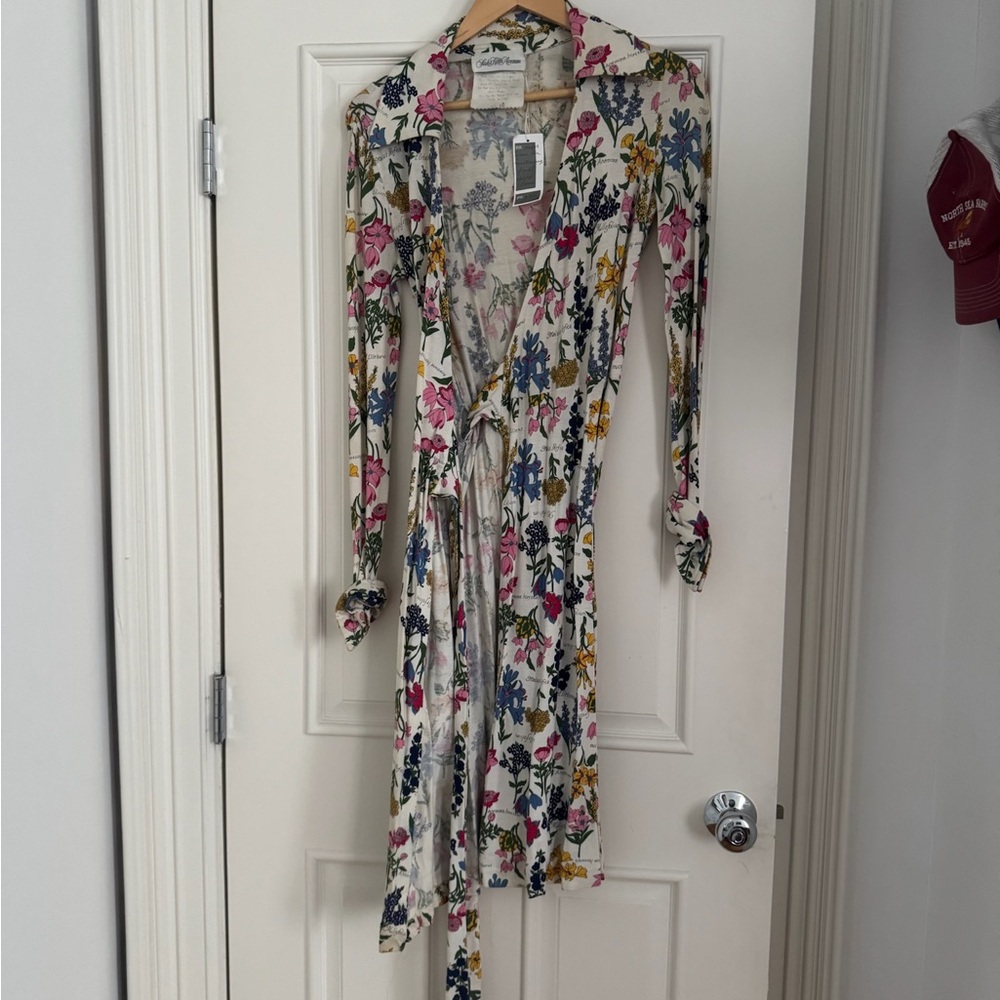 Vintage DVF for Saks Fifth Avenue Deadstock  Floral Long Sleeve Wrap Dress - Picture 3 of 3